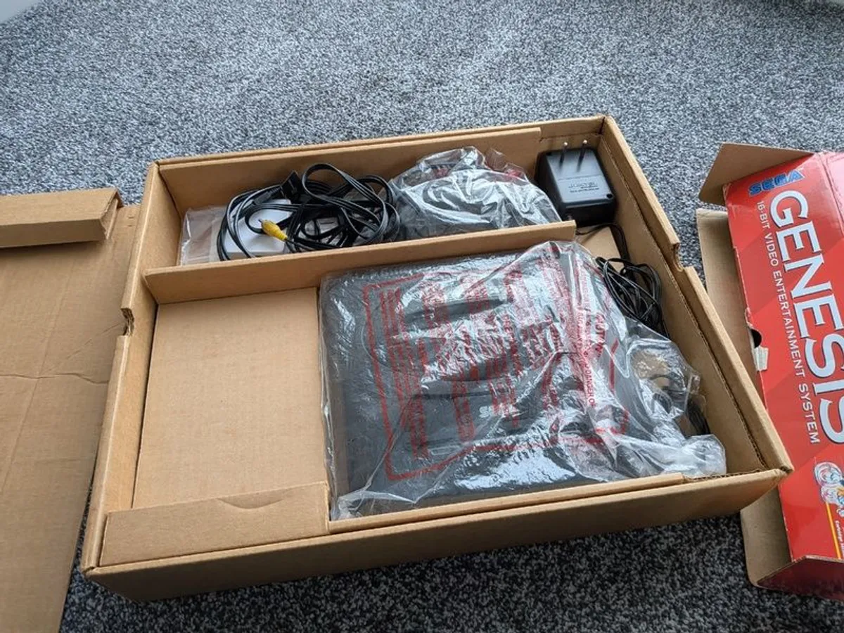 Sega Genesis (Model 2) + Games - Image 3