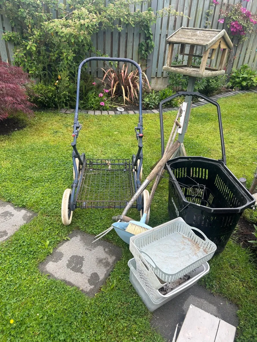 Free gardening pots and wheels - Image 3