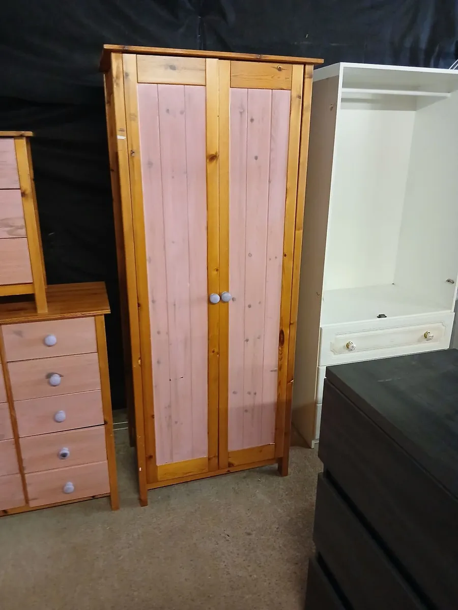 Bedroom set - Image 1