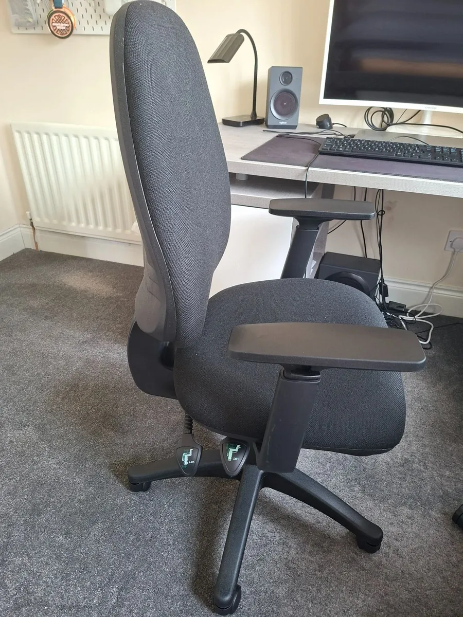 Office chair - Image 1