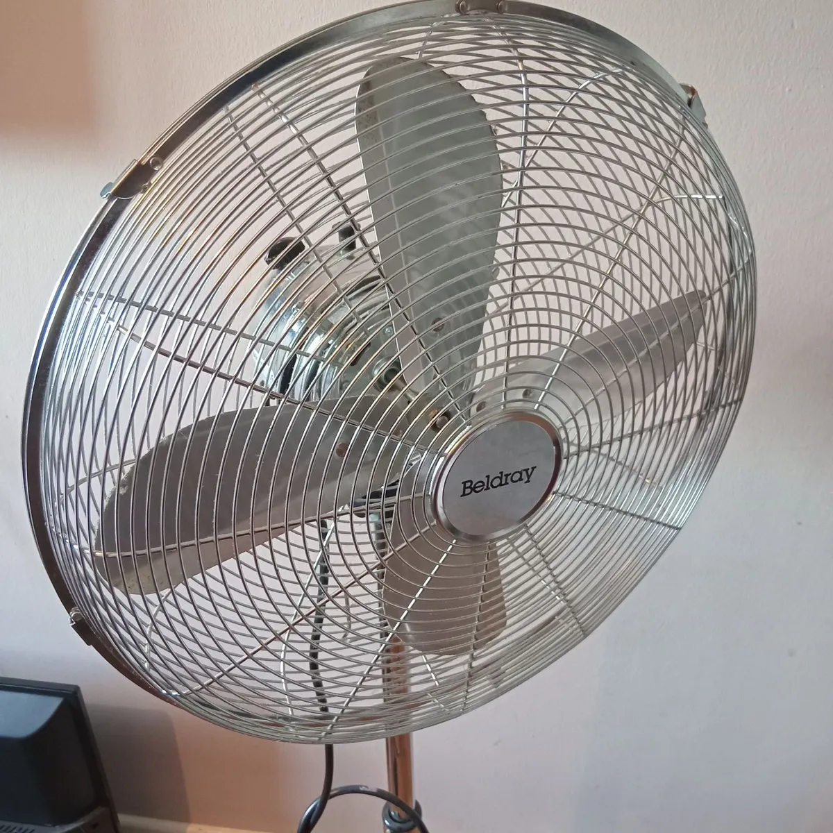Crome standing fan - Image 1