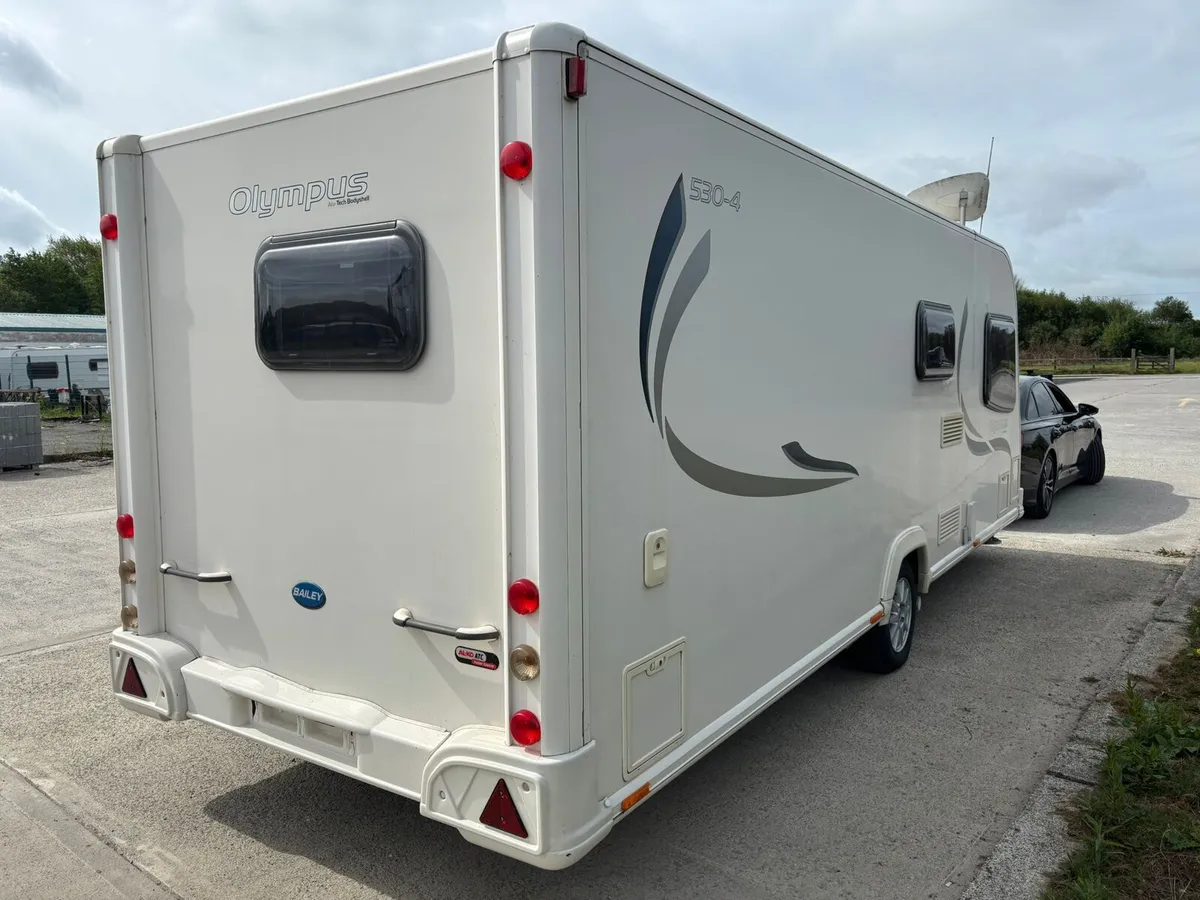 Bailey pegasus fixed bed caravan - Image 3