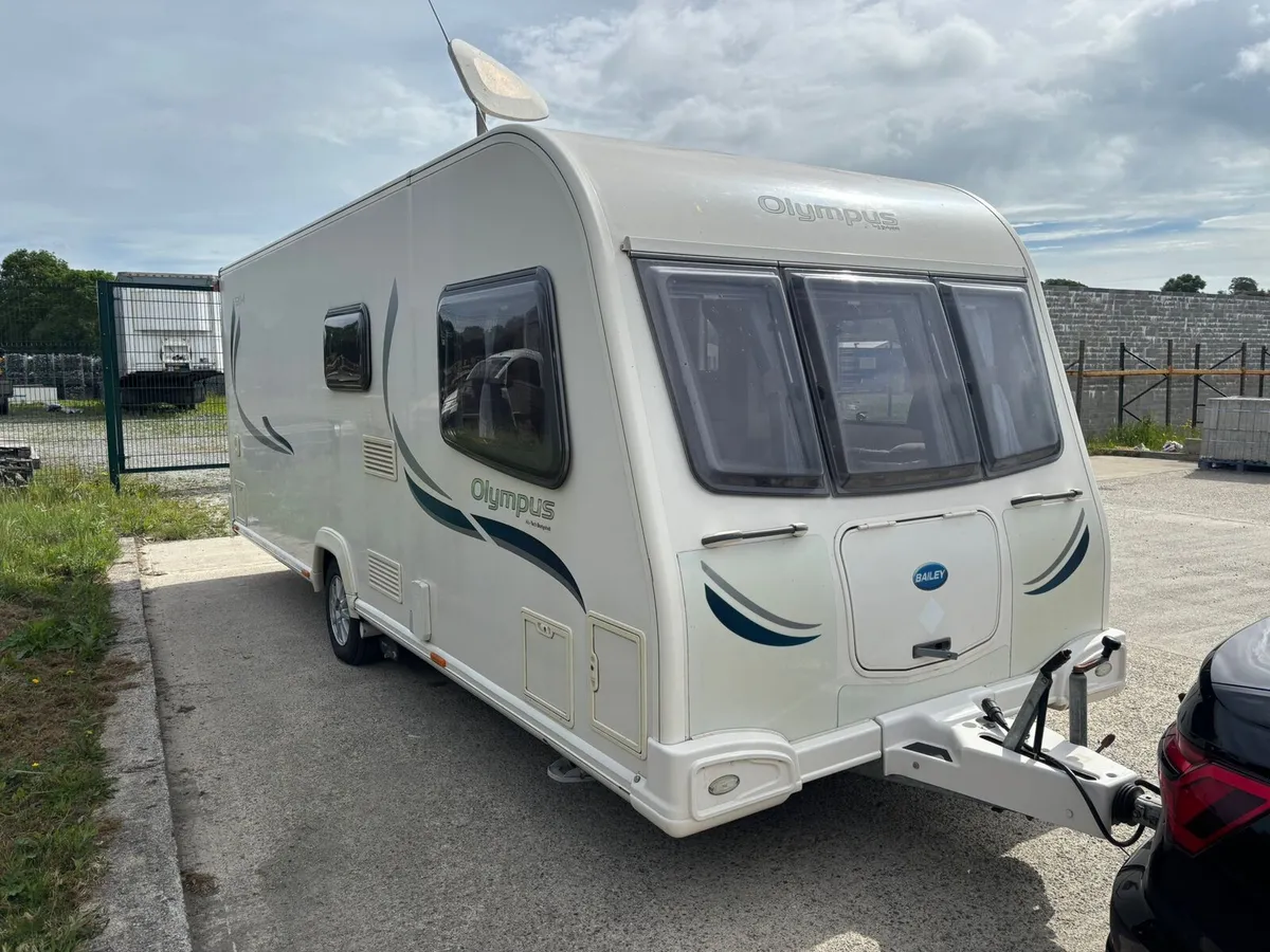 Bailey pegasus fixed bed caravan - Image 4