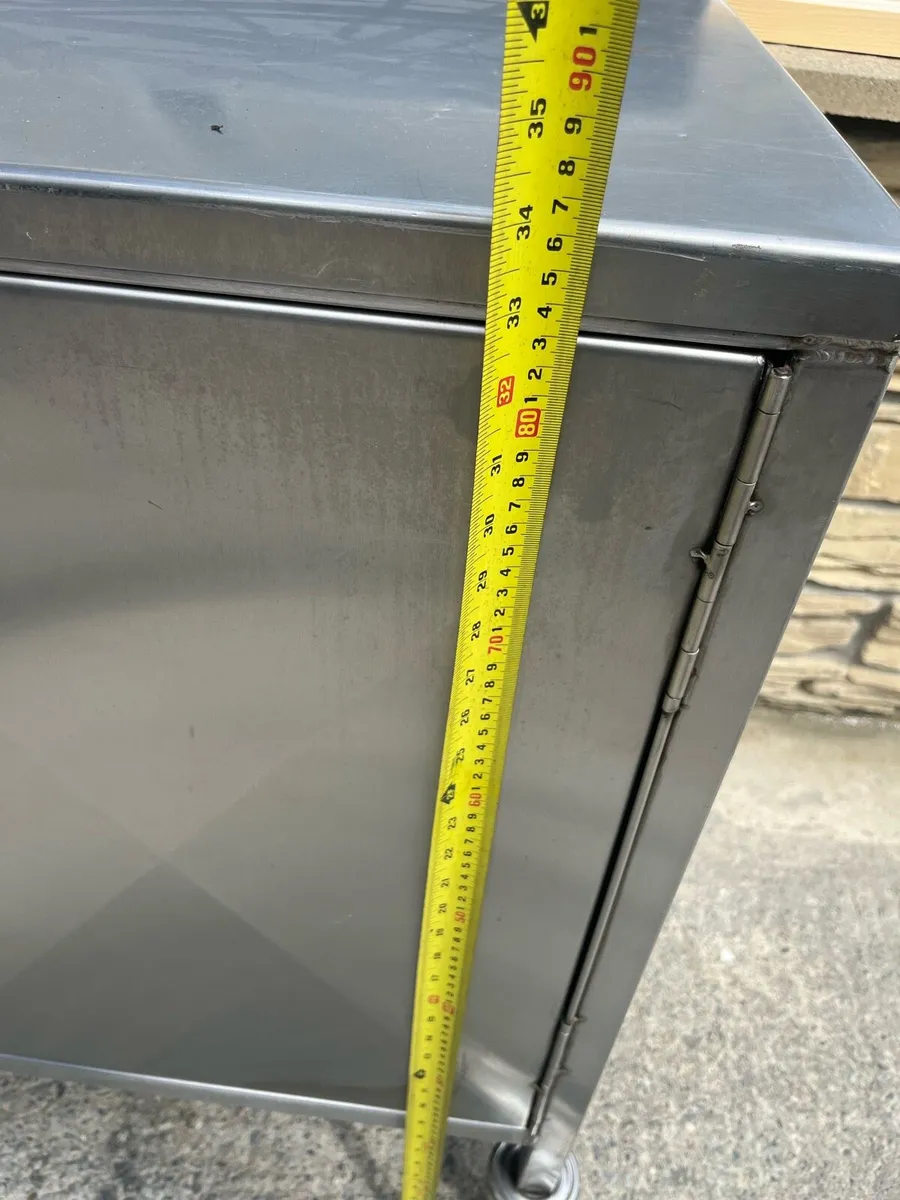 Stainless steel counters - Image 3