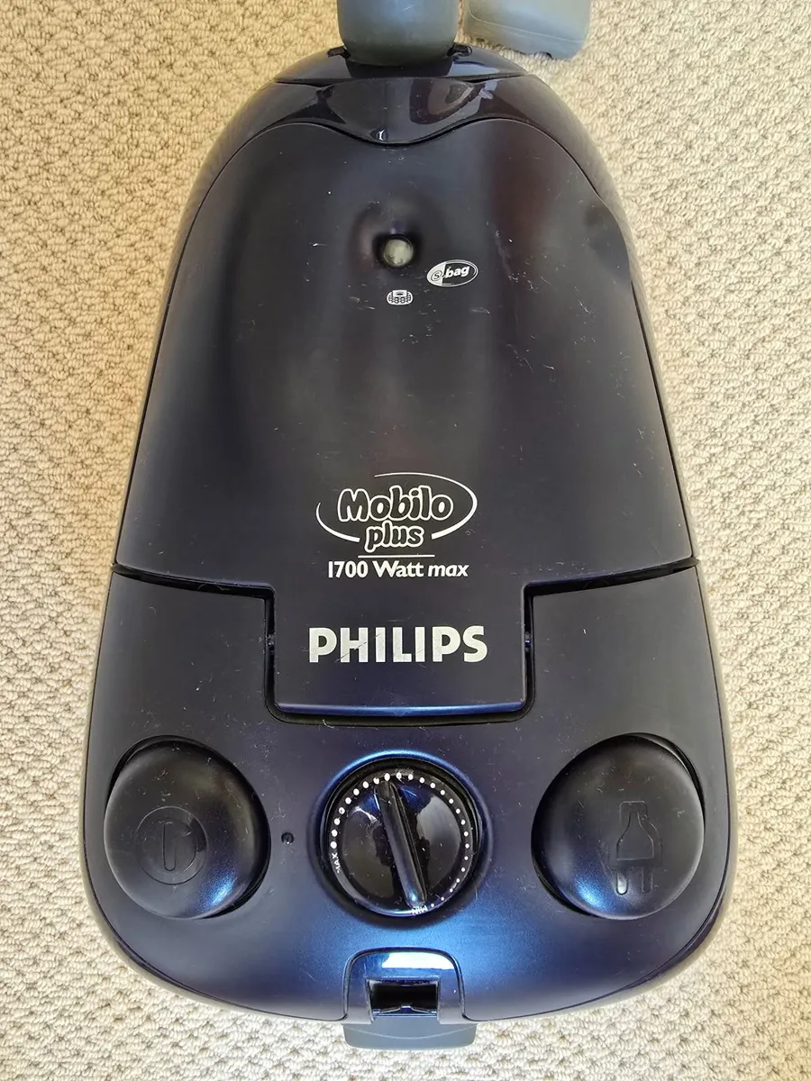 Powerful 1700 W Compact Vacuum Cleaner - Image 1