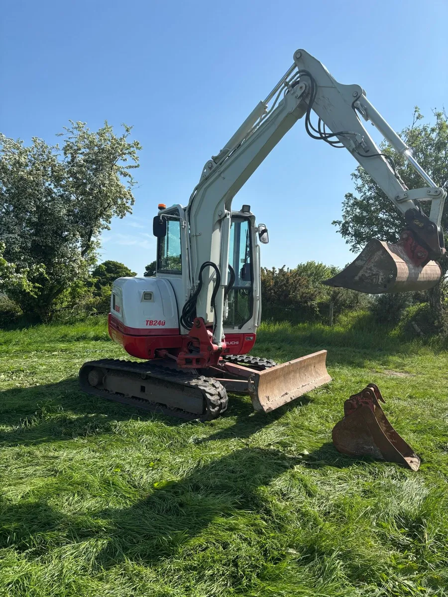 Takeuchi tb240 - Image 3