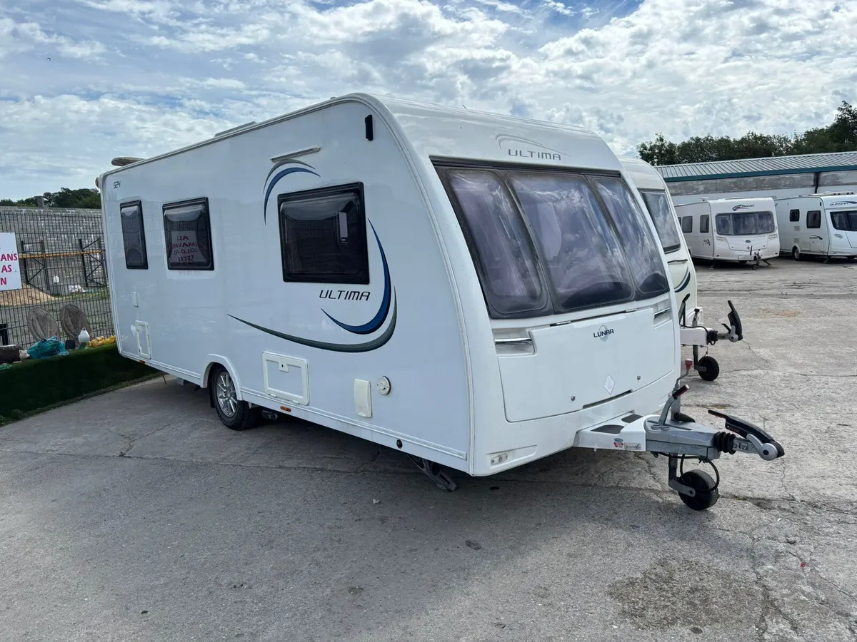 2016 Lunar ultima 4 berth caravan - Image 1