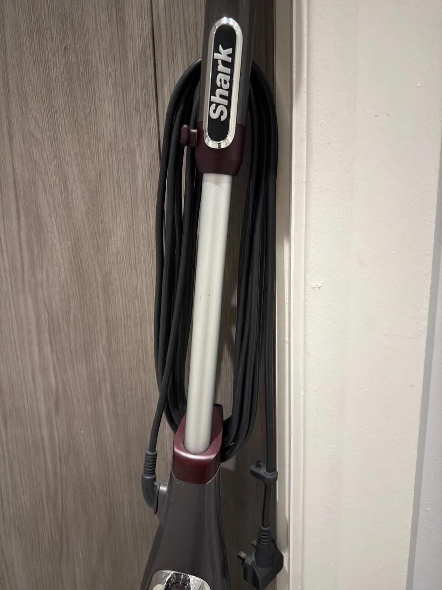 Shark Klik n' Flip Automatic Steam Mop - Image 2
