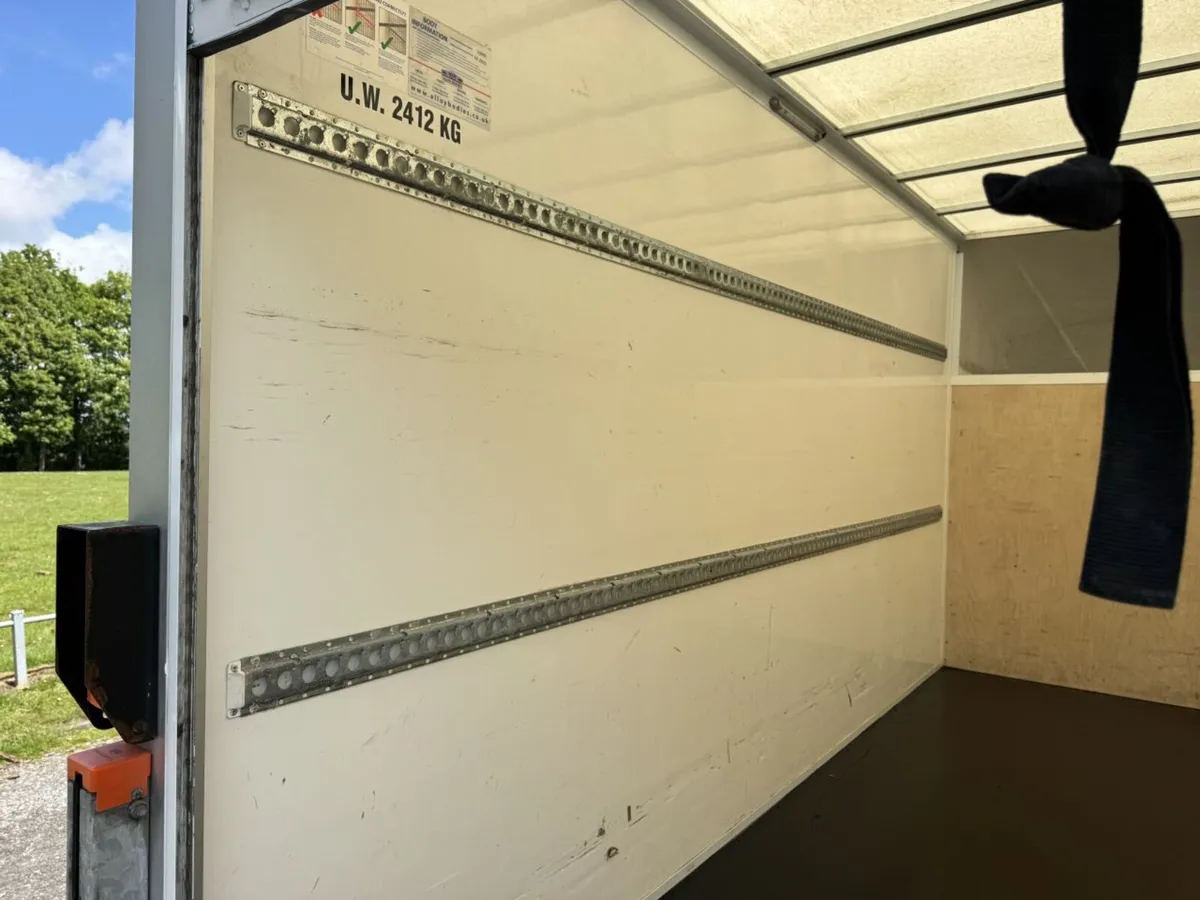 2023 Mercedes-Benz Sprinter Luton Box Van - Image 3