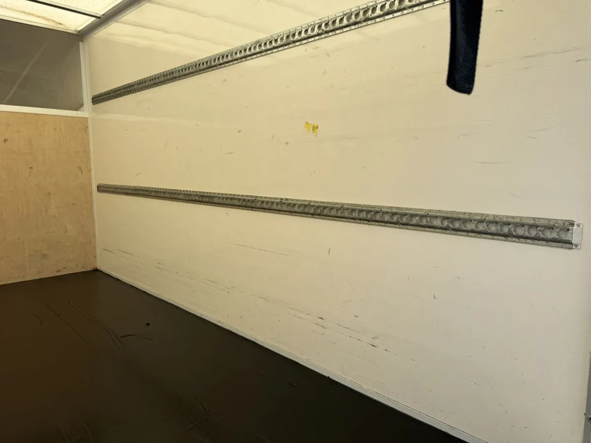 2023 Mercedes-Benz Sprinter Luton Box Van - Image 4