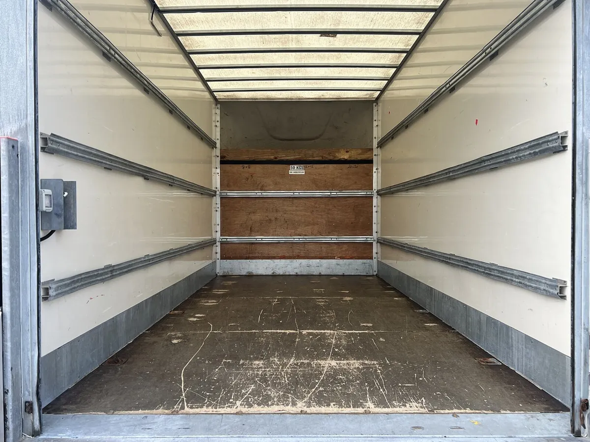 2019 Volkswagen Crafter Luton Box Van - Image 3