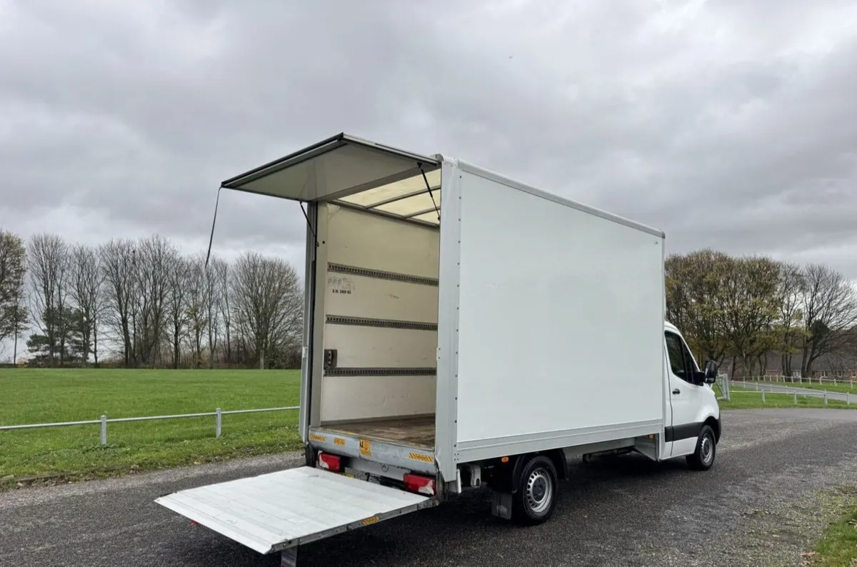 2021 Mercedes-Benz Sprinter Luton Box Van - Image 3