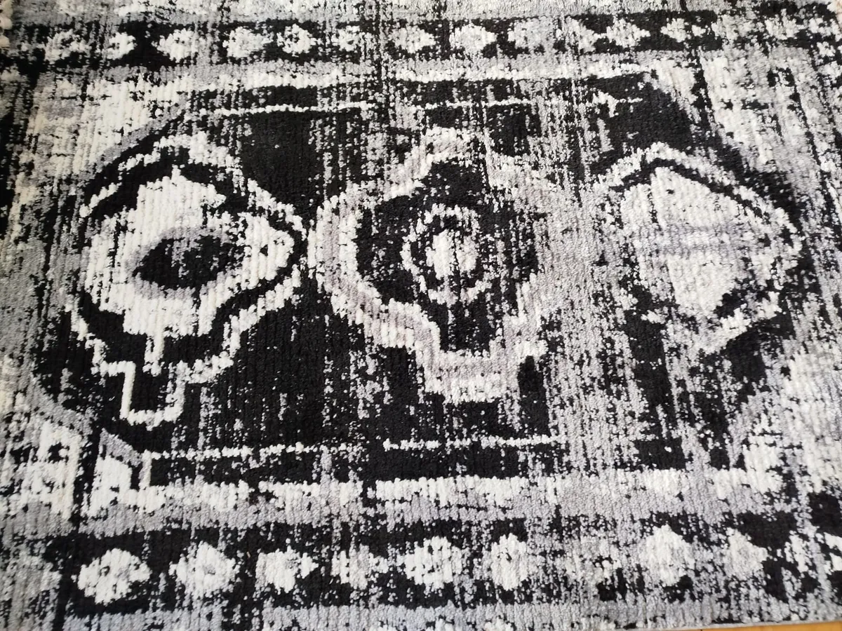 Kilm Rugs+ Throws - Image 2