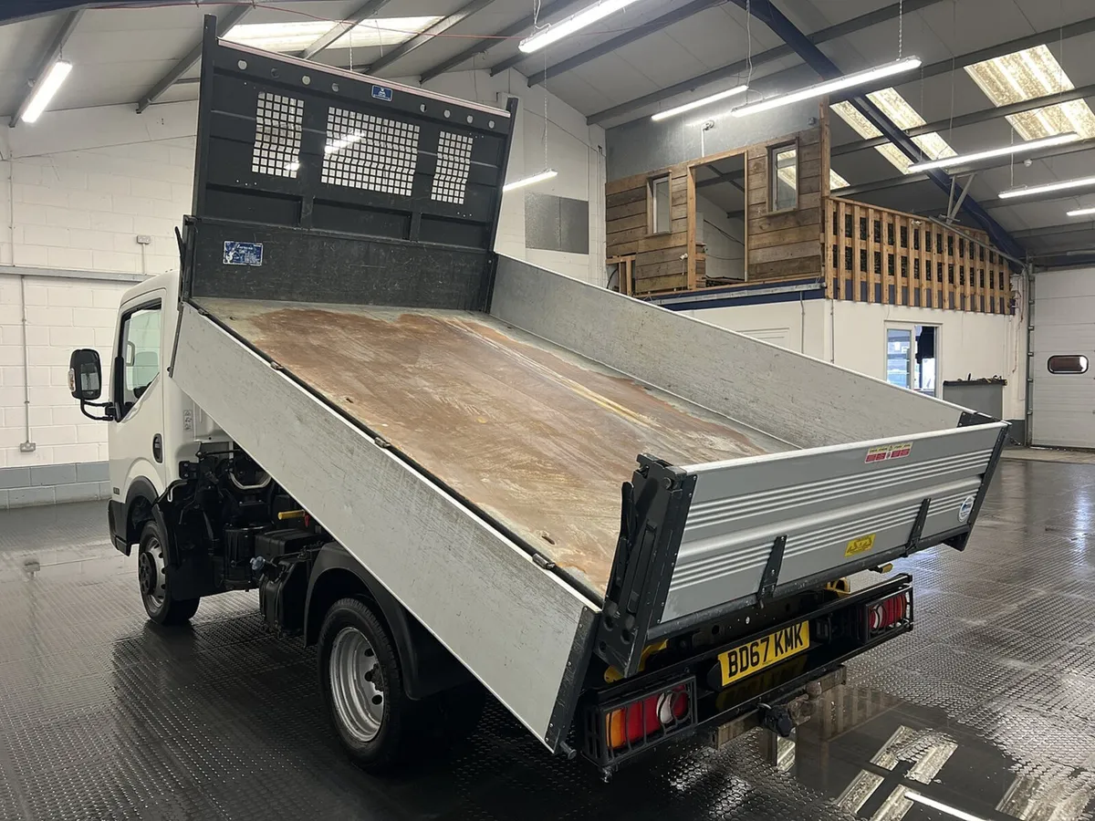 2017 Nissan NT400 Cabstar Tipper Van - Image 3