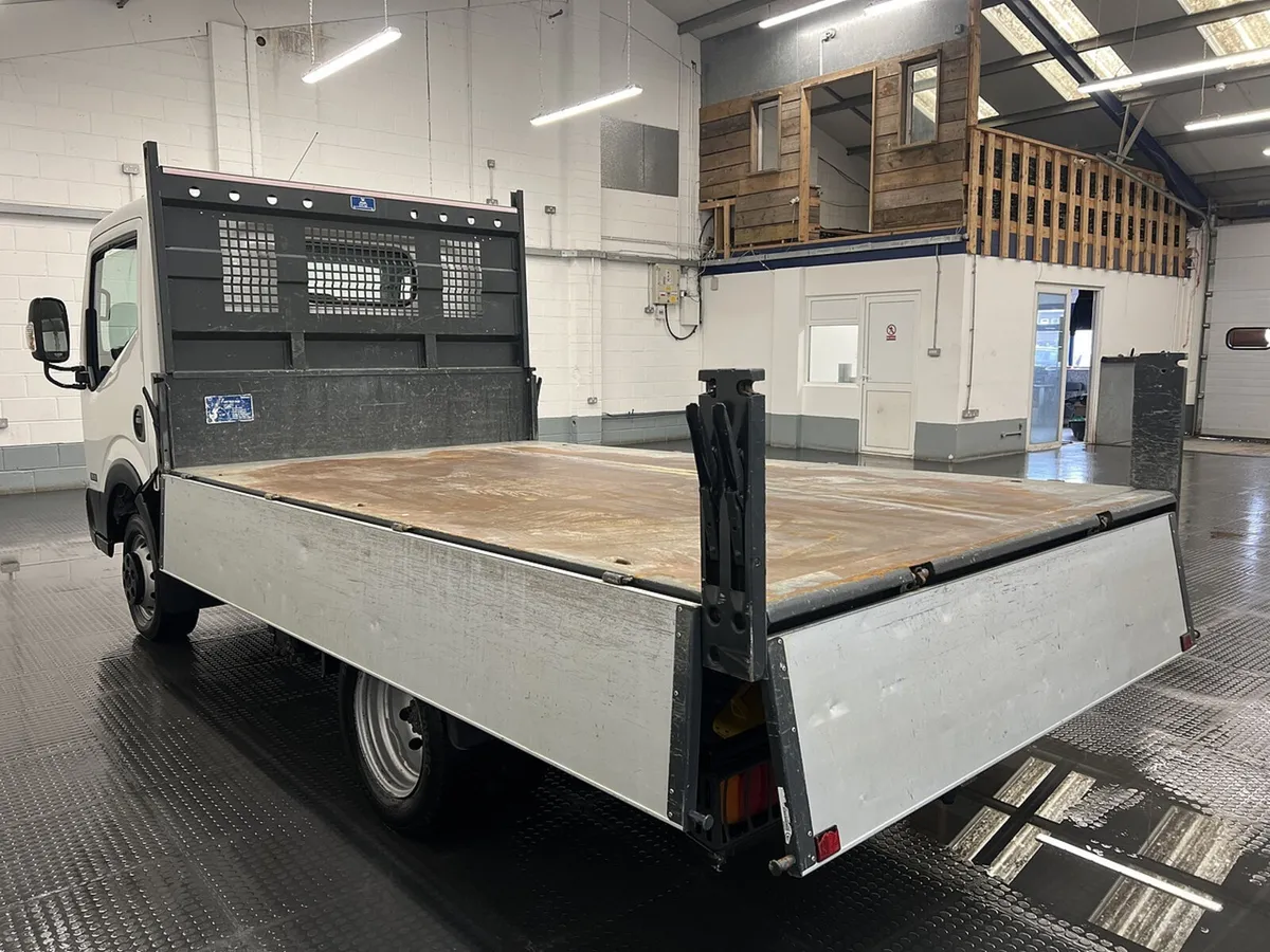 2017 Nissan NT400 Cabstar Tipper Van - Image 4