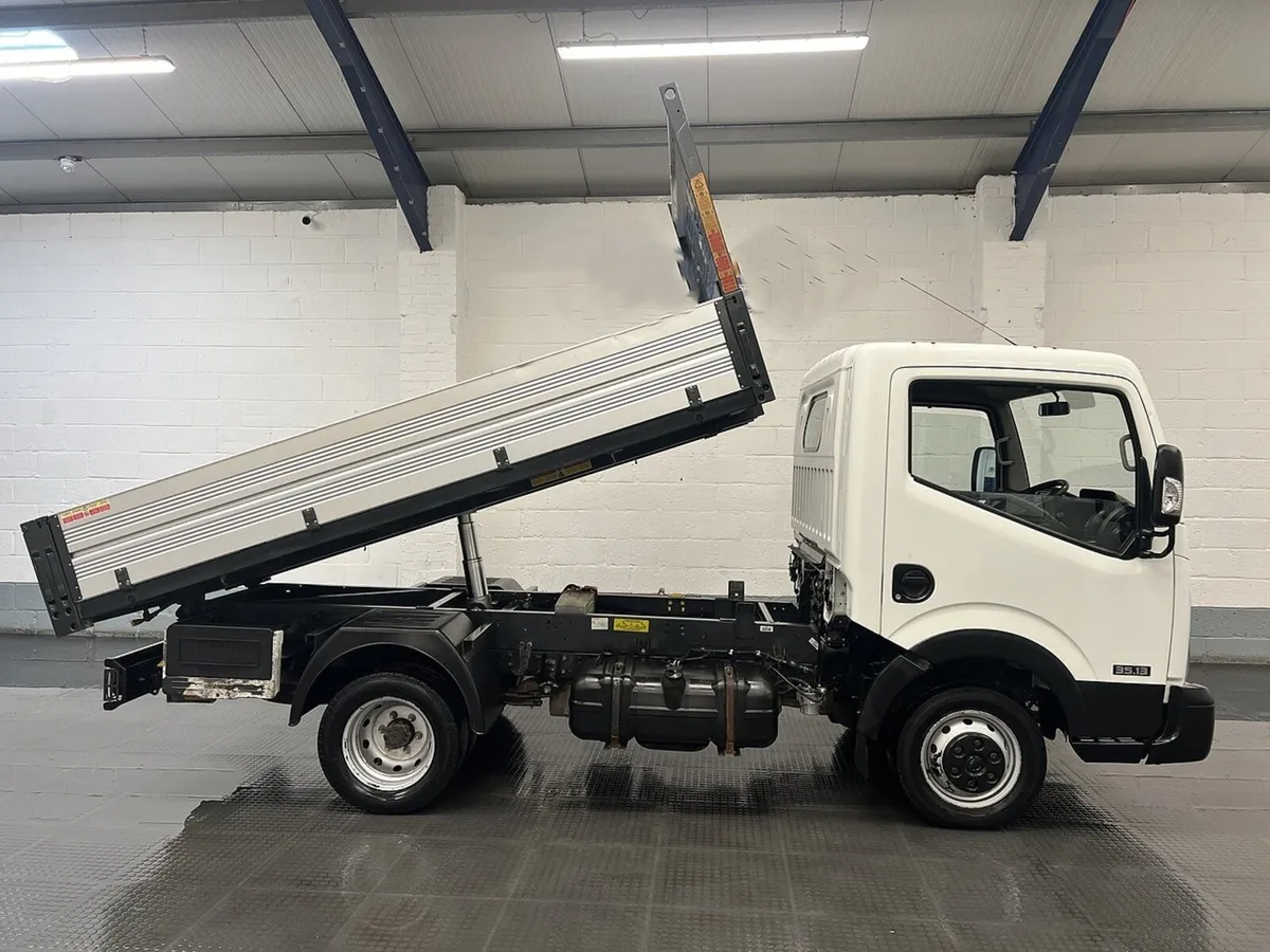 2017 Nissan NT400 Cabstar Tipper Van - Image 1
