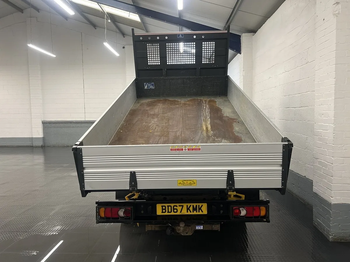 2017 Nissan NT400 Cabstar Tipper Van - Image 2