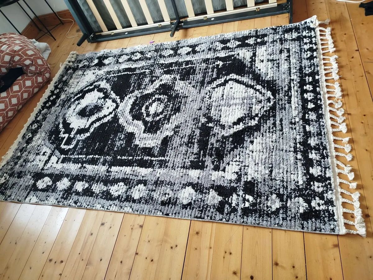 Kilm Rugs+ Throws - Image 3