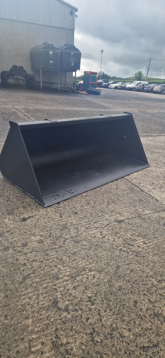 7.5ft merlo loader bucket - Image 1