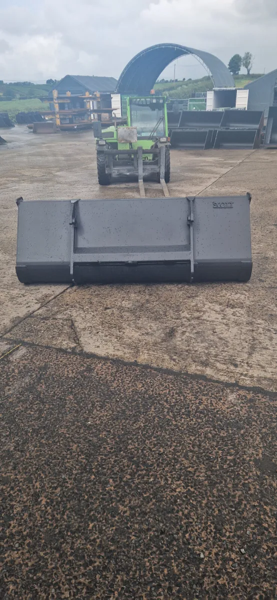 7.5ft merlo loader bucket - Image 3