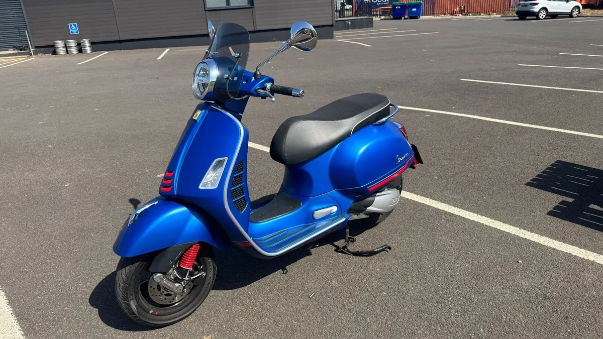 VESPA GTS 300 SUPERSPORT 2021 FANTASTIC - Image 1