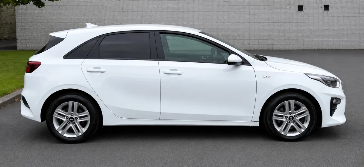 2022 Kia Ceed Commercial - Image 3