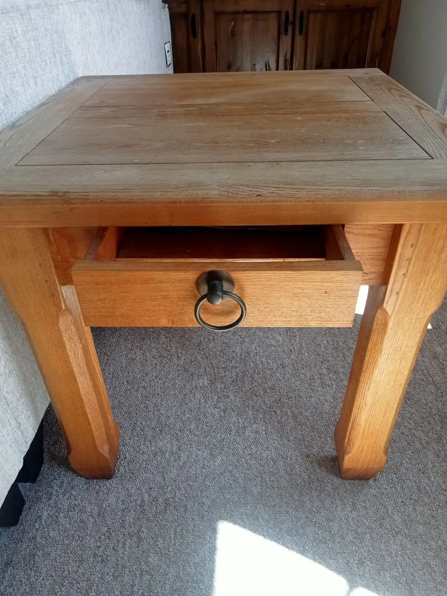 Solid side table - Image 3