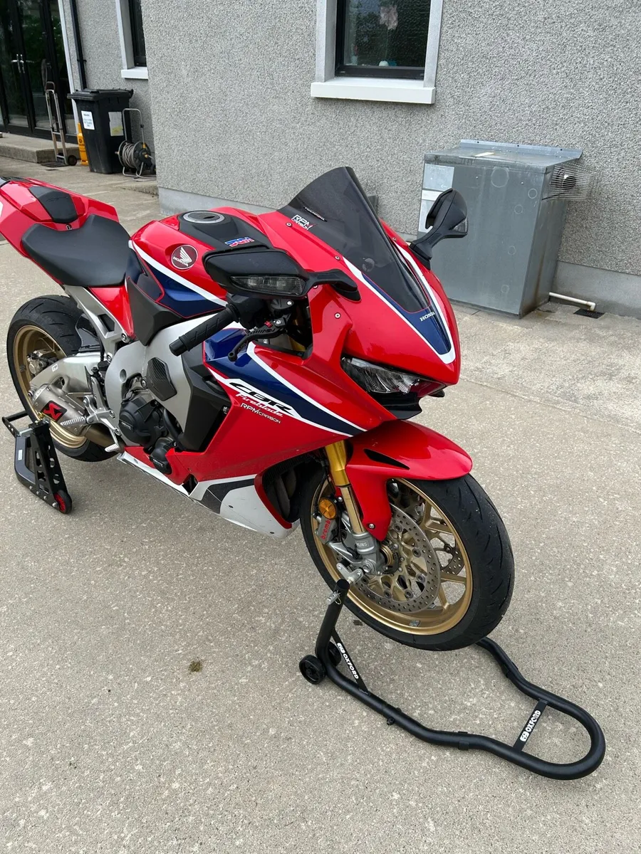 Immaculate 2017 Honda Fireblade SP 5500miles - Image 2
