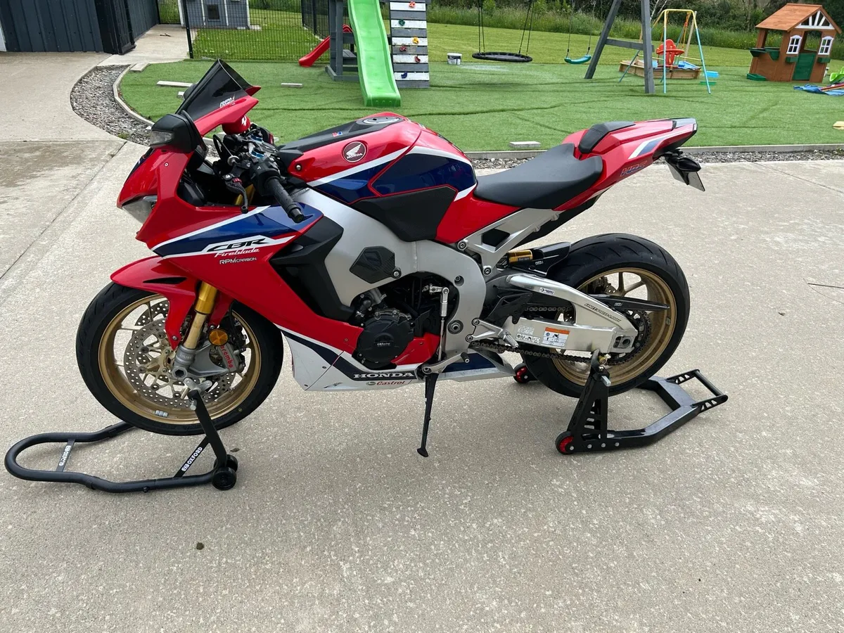 Immaculate 2017 Honda Fireblade SP 5500miles - Image 3