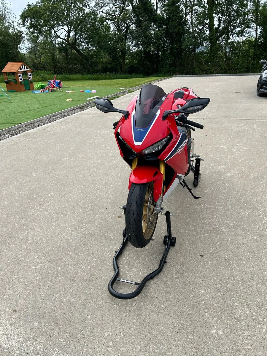 Immaculate 2017 Honda Fireblade SP 5500miles - Image 1