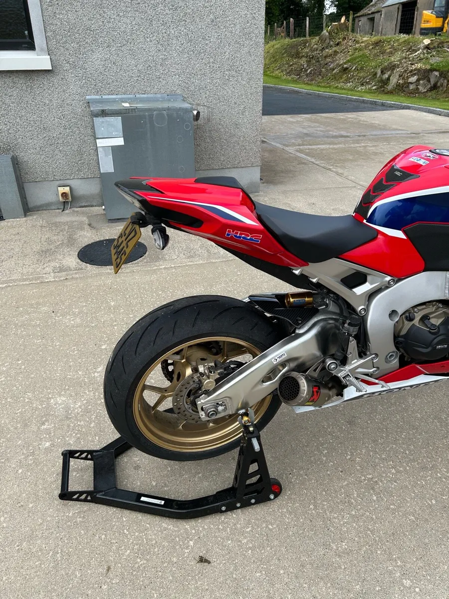 Immaculate 2017 Honda Fireblade SP 5500miles - Image 4