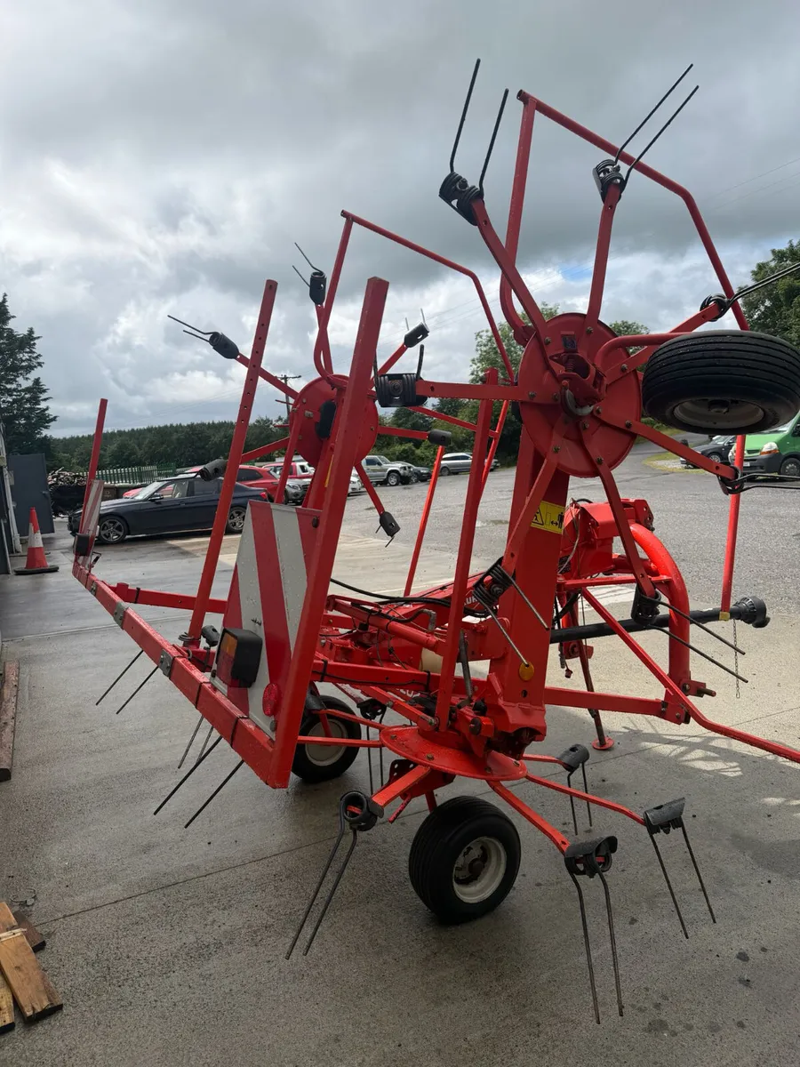 Kuhn GF 5202 Tedder - Image 3