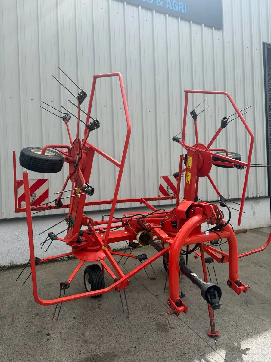 Kuhn GF 5202 Tedder - Image 2