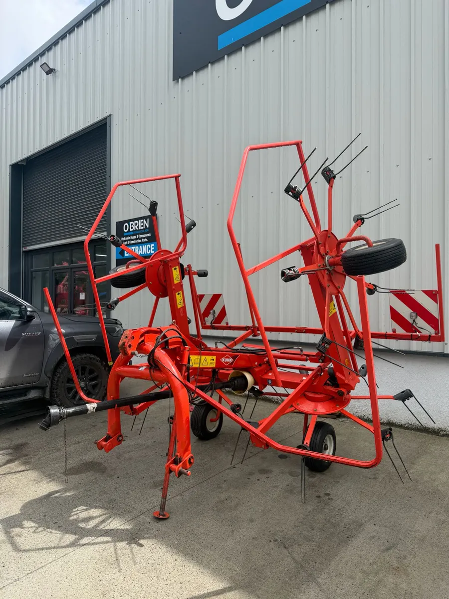 Kuhn GF 5202 Tedder - Image 1