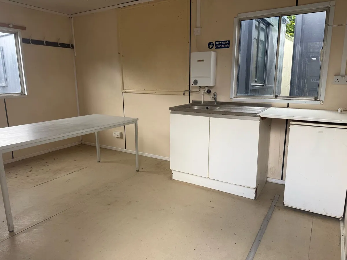 32/10 with cabin toilet drying room canteen office - Image 4