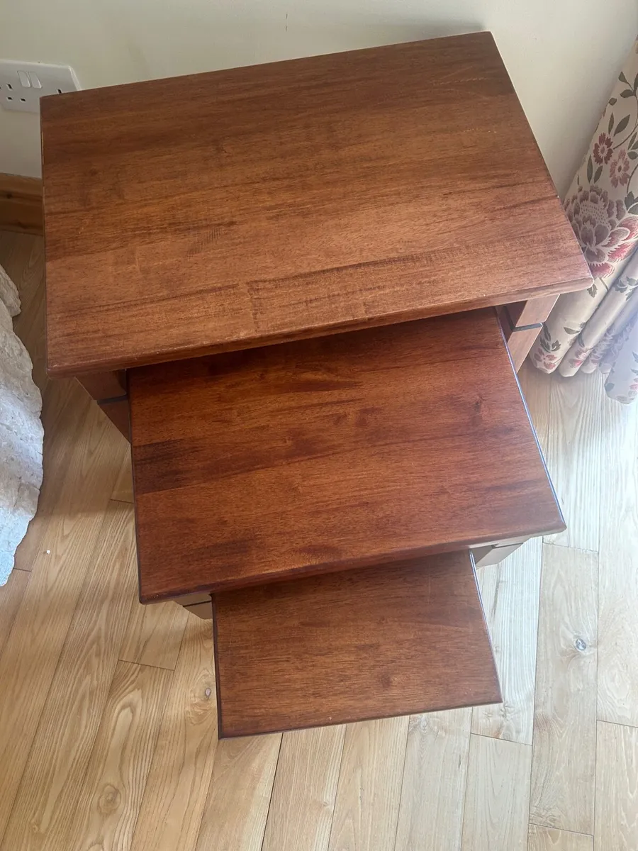 Nest of tables - Image 1