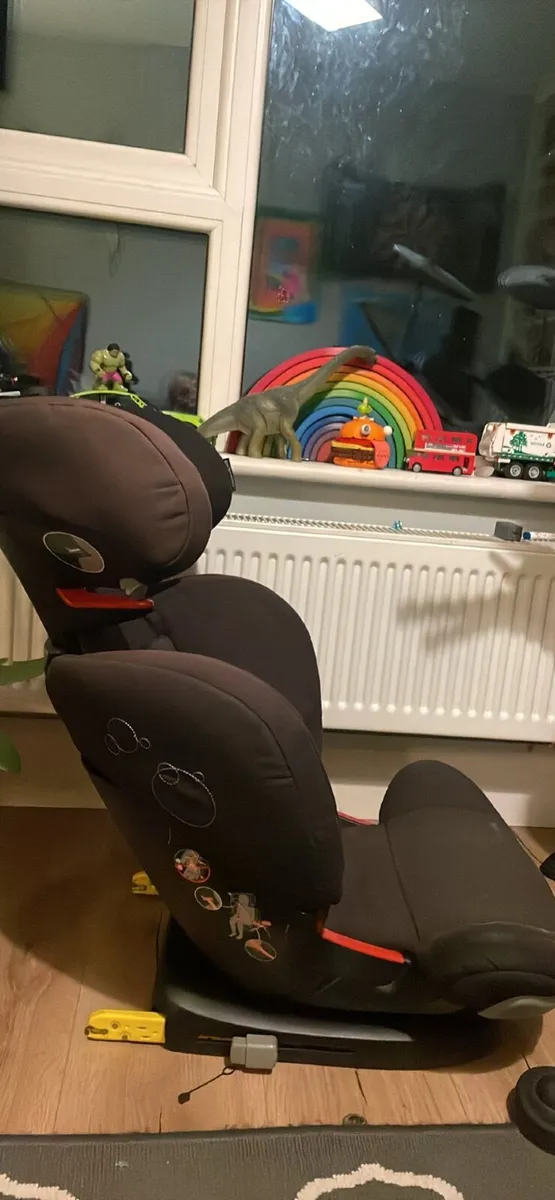 Maxi Cosi Isofix Booster Seat - Image 1