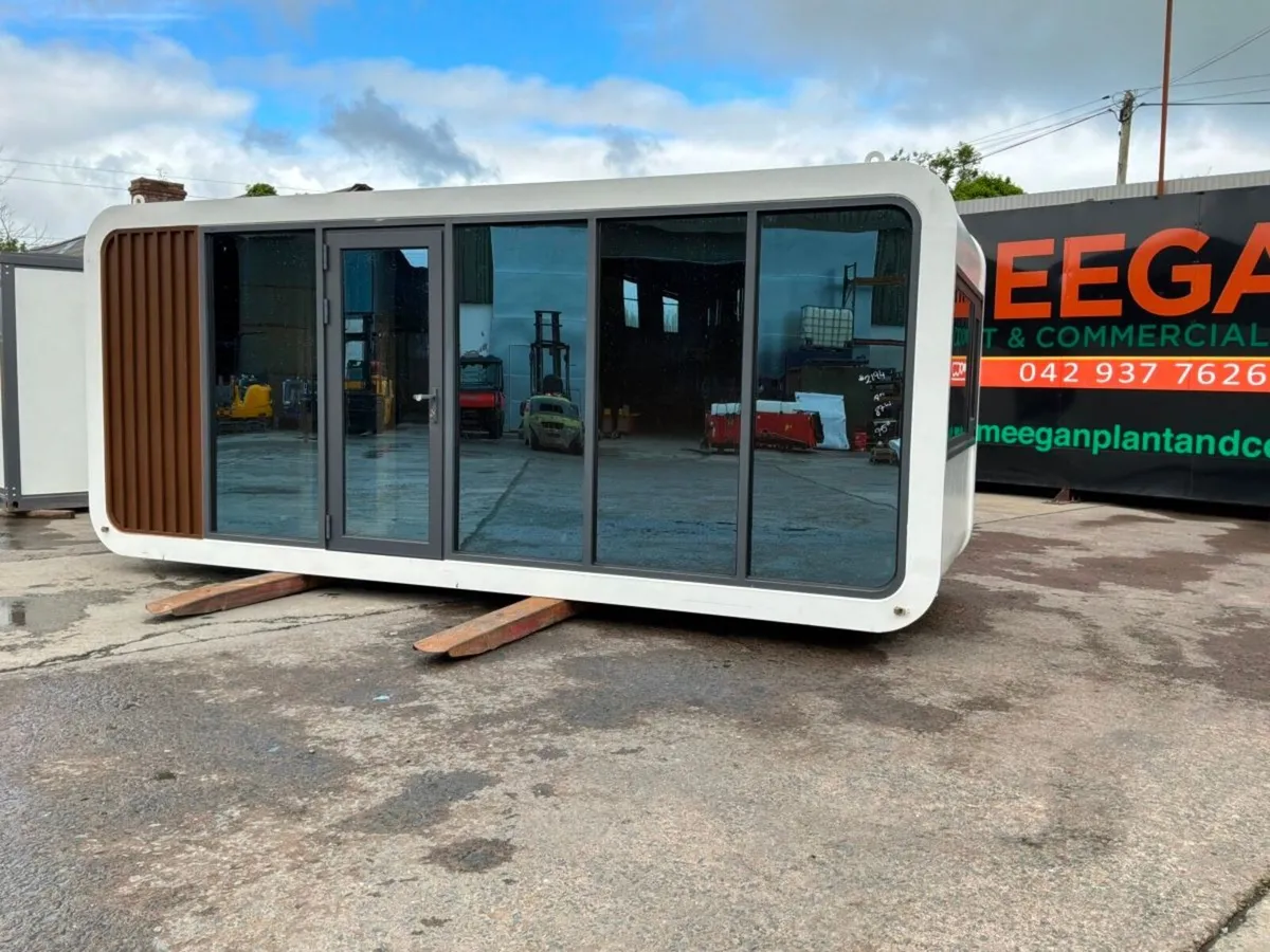 GARDEN ROOM  ACCOMMODATION POD.......2146. - Image 1
