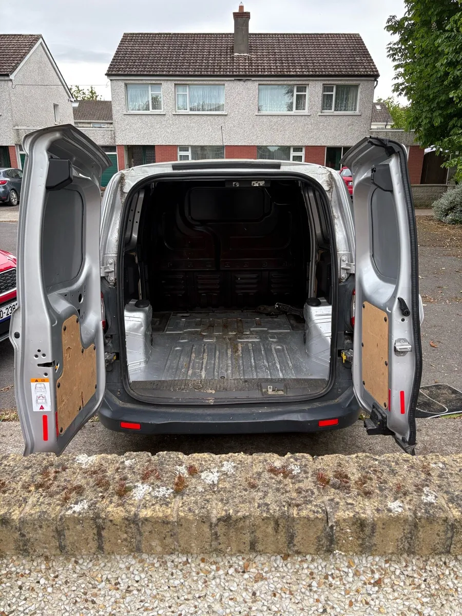 2016 ford courier - Image 2