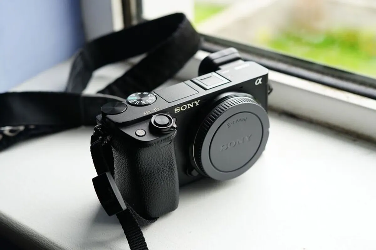 Sony a6400 + 3 lenses + accessories - Image 3