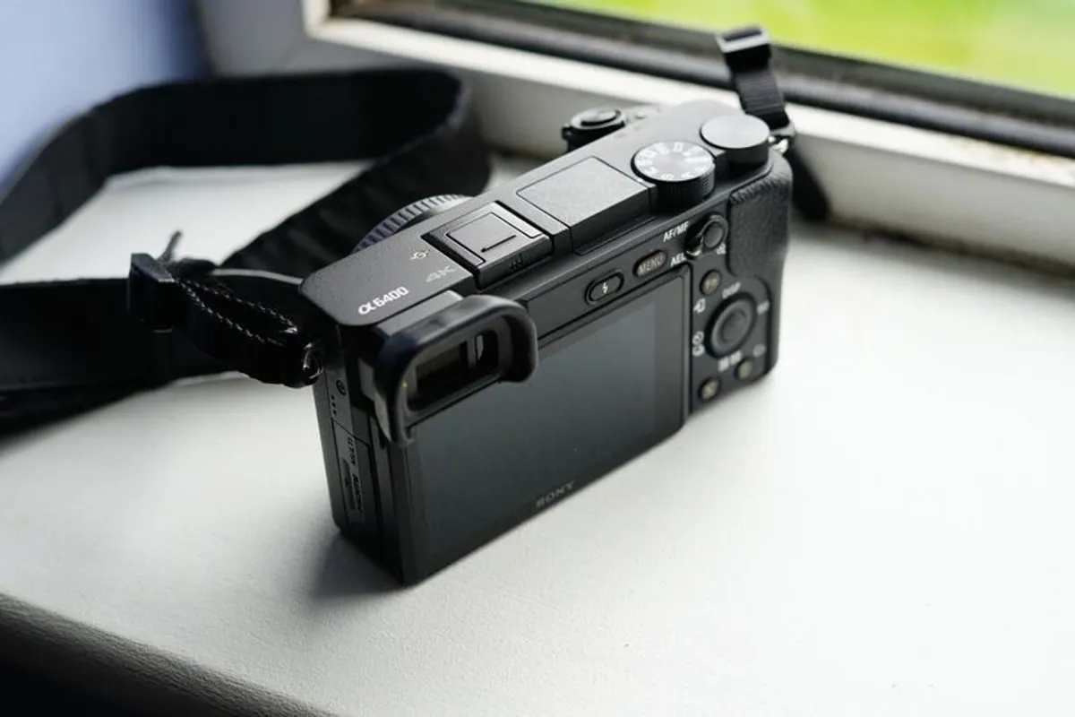 Sony a6400 + 3 lenses + accessories - Image 4