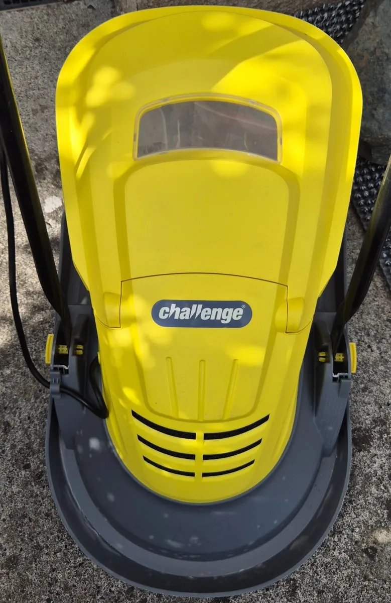 Challenge Hover Mower 1000W Extremely Clean - Image 1
