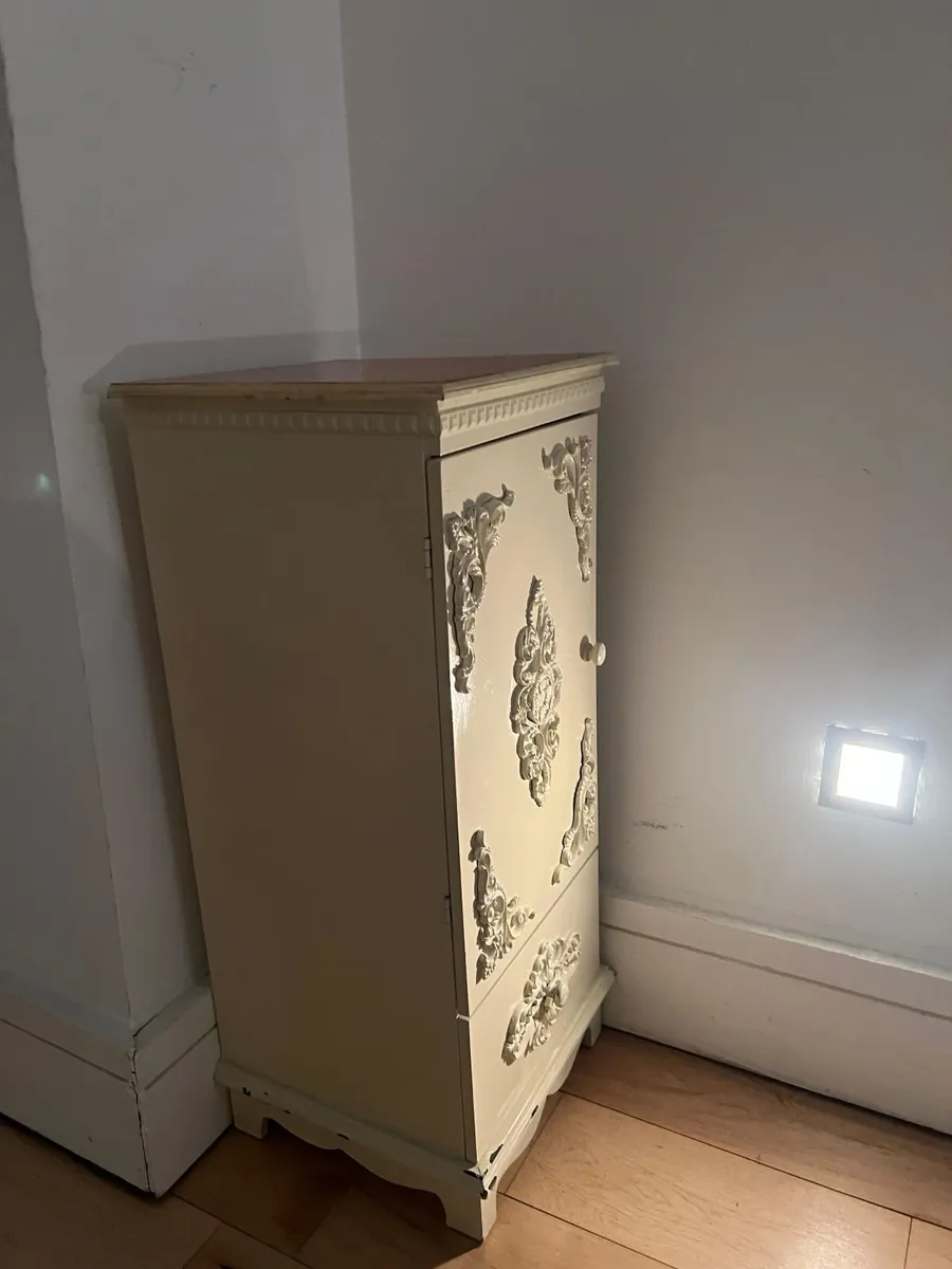 VINTAGE SIDE TABLE - Image 2