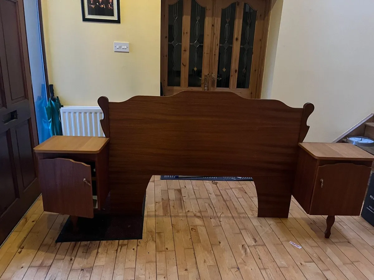 Wooden headboard - Image 1