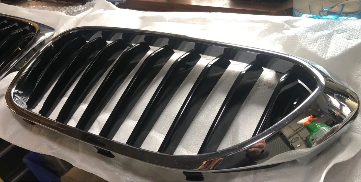 BMW 5 Series OEM kidney grills - Image 2