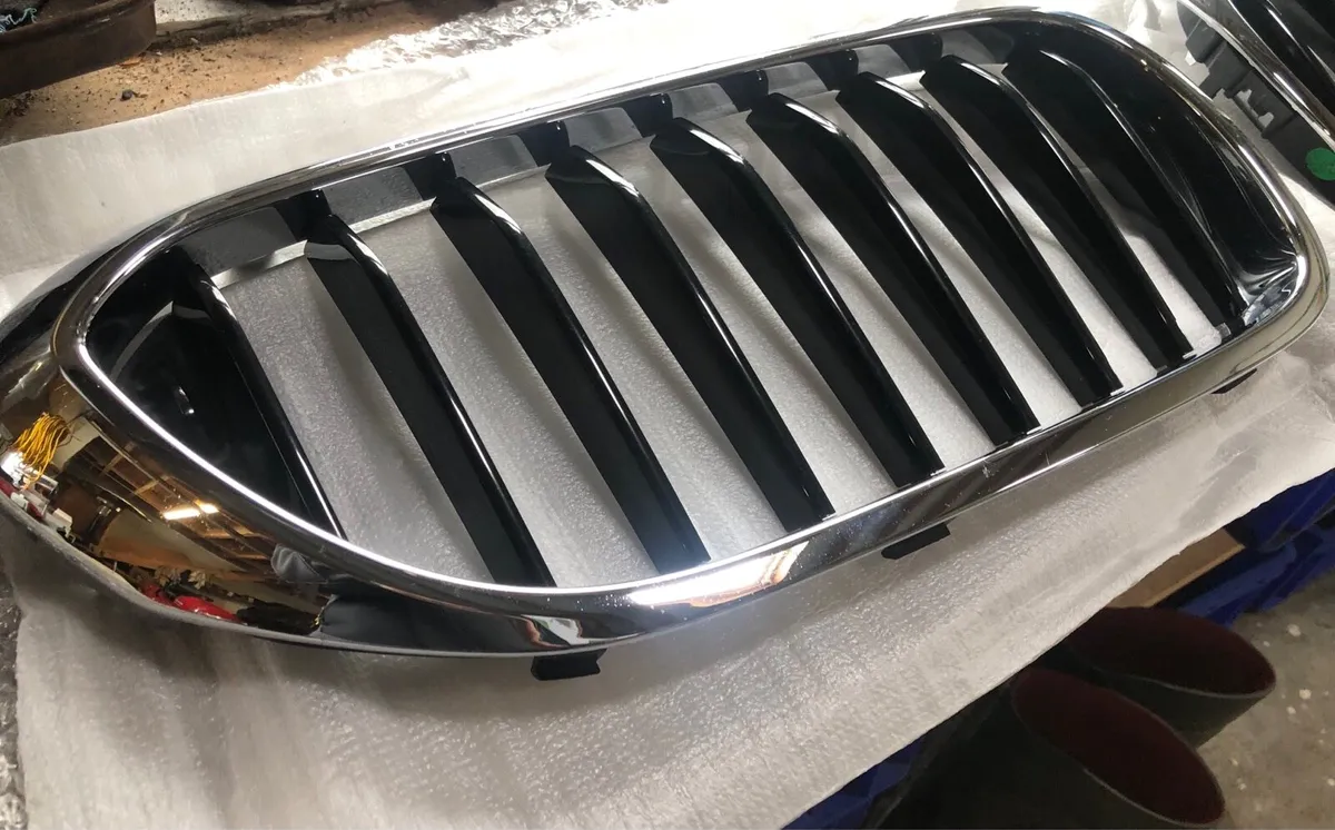 BMW 5 Series OEM kidney grills - Image 3