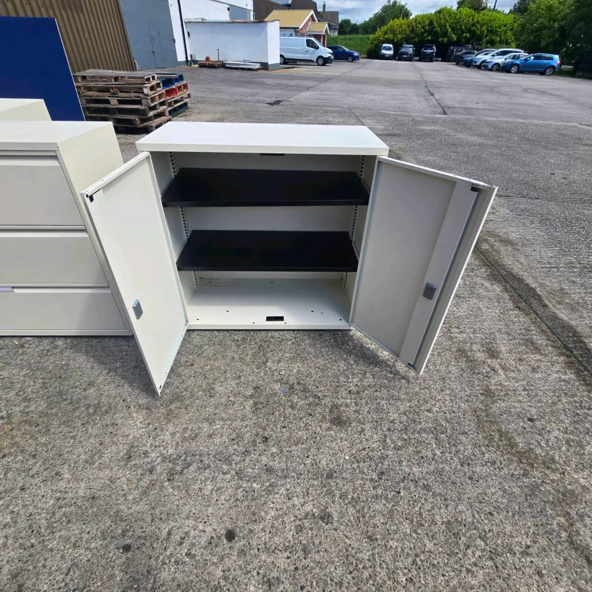 7 no Bisly storage units in cream. - Image 2