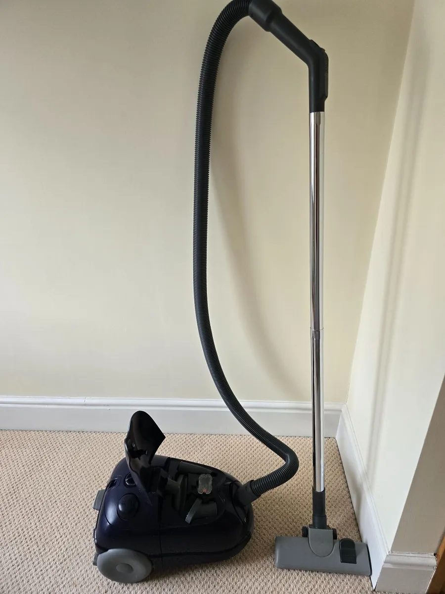 Powerful 1700 W Compact Vacuum Cleaner - Image 2