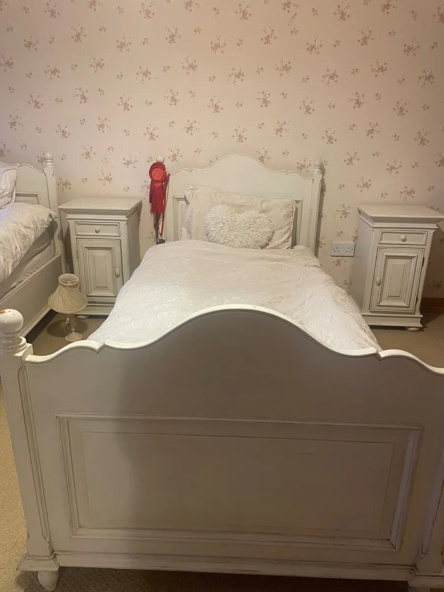 Two beautiful Laura Ashley single beds - Image 1