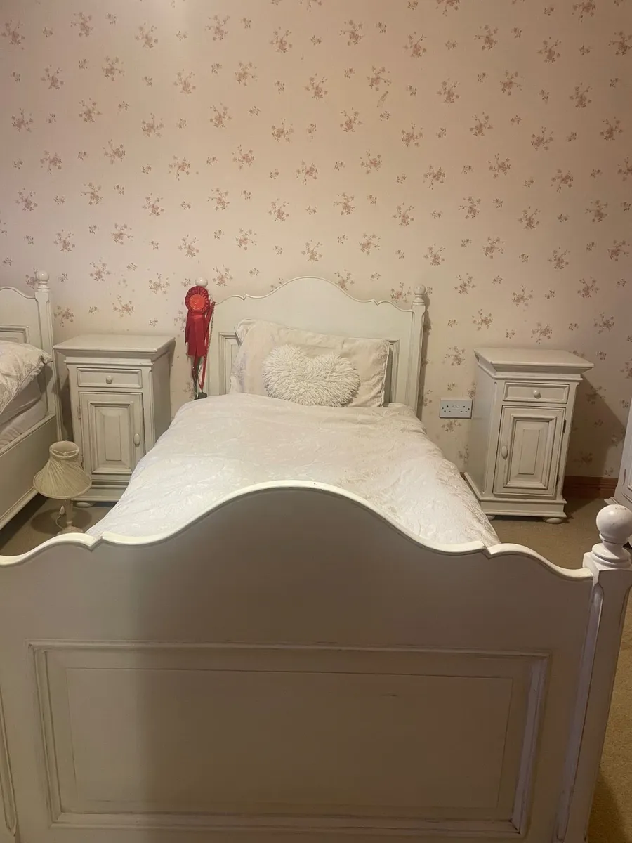 Two beautiful Laura Ashley single beds - Image 2